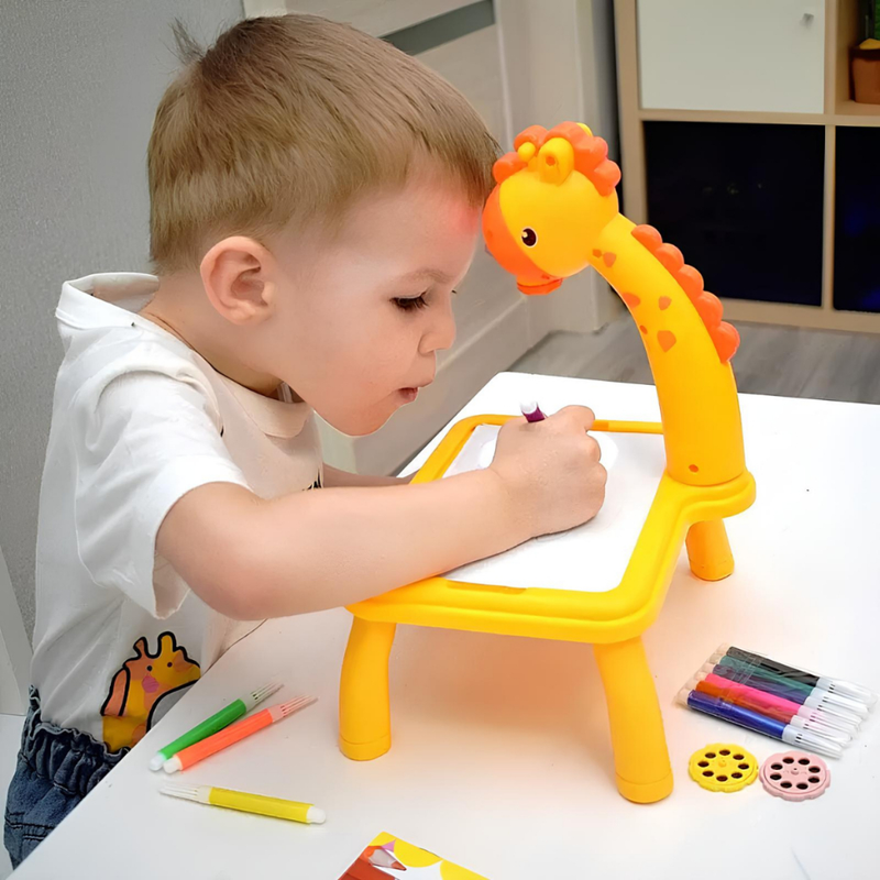 Lousa Mágica Mesinha Divertida Interativa Projetor Girafinha Educativa Iluminada Livro de Desenhar